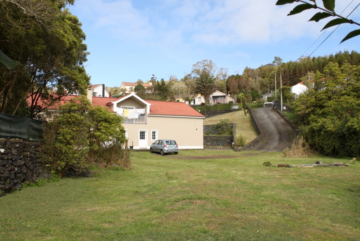 Large modern house view Faial