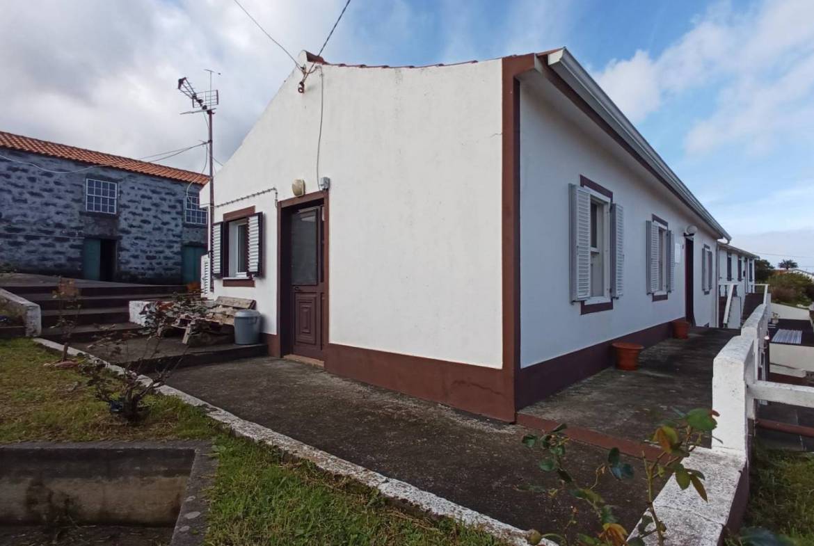 property garden views faial