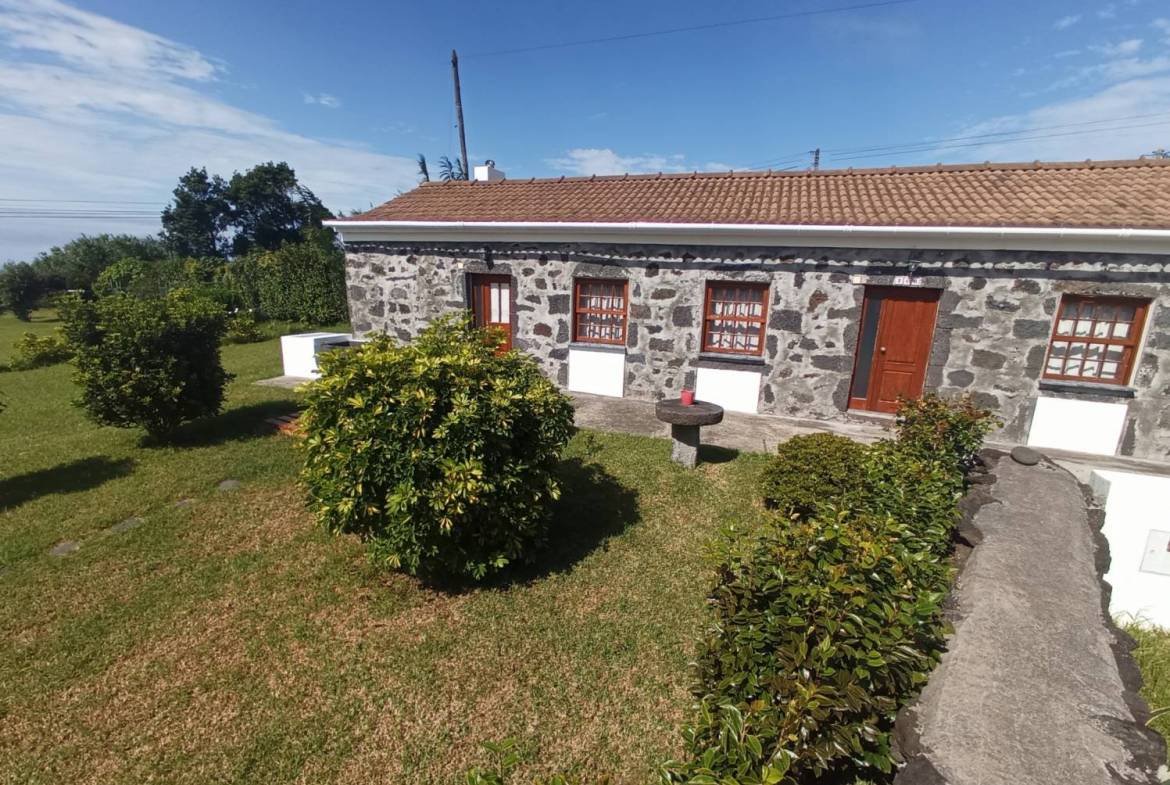 Stone house garden Faial