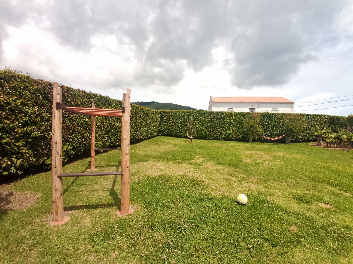 Three bedroom house, plus extra apartment and large garden, 200 meters from the beach, on Faial island, Azores.