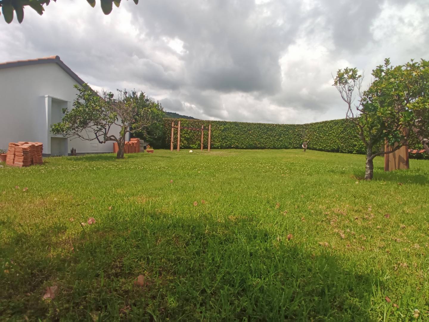 Three bedroom house, plus extra apartment and large garden, 200 meters from the beach, on Faial island, Azores.